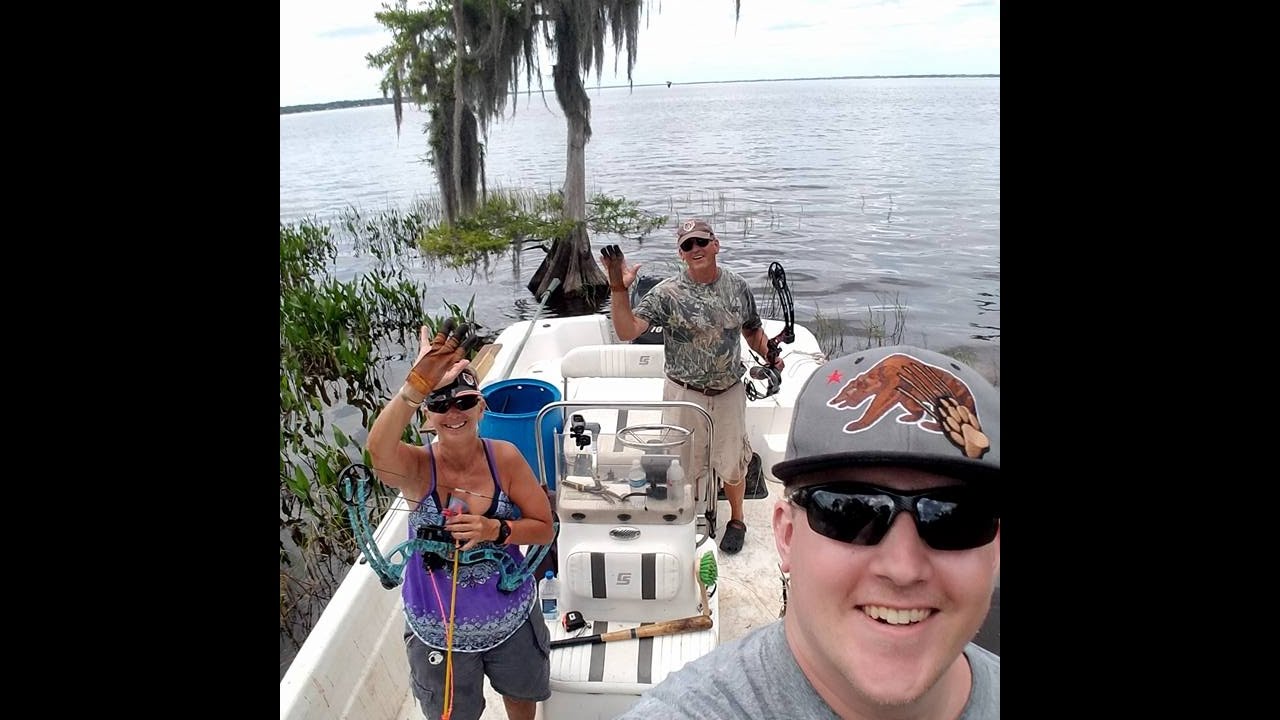 Bowfishing spawning gar over 50" & tilapia 62 total! YouTube