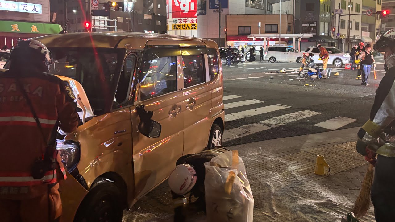 大阪岸里駅交差点で軽自動車とバイクの激突大事故発生　2026/2/24 19:40頃