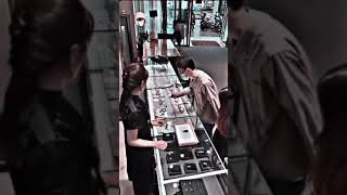 She knew what's gonna happen | Couple trying to steal jewellery #couple #diamond #jewellery #steal