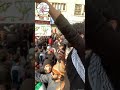 سلام الله على ادلب مهجر من درعا ينشد لإدلب وأهلها في مظاهرات المدينة ضد النظام و الاحتلال الروسي