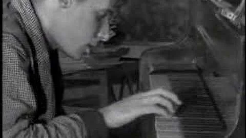 Glenn Gould plays Bach