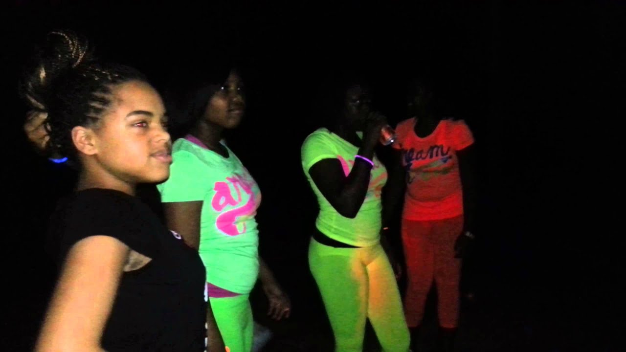 Dancing to body party - YouTube