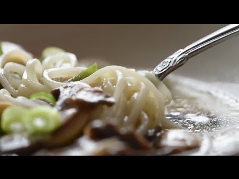 Video: Cum Se Face O Supă Vegetariană Consistentă
