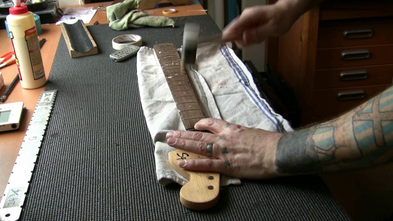 Squier Affinity Strat re-fret 03 + fret-board removal + truss rod