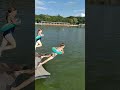 Дети прыгают в воду. лето 21г