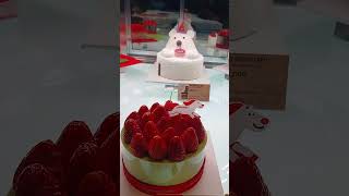 35000원 생크림 케익 샀어요, bought a white creme cake. Great!