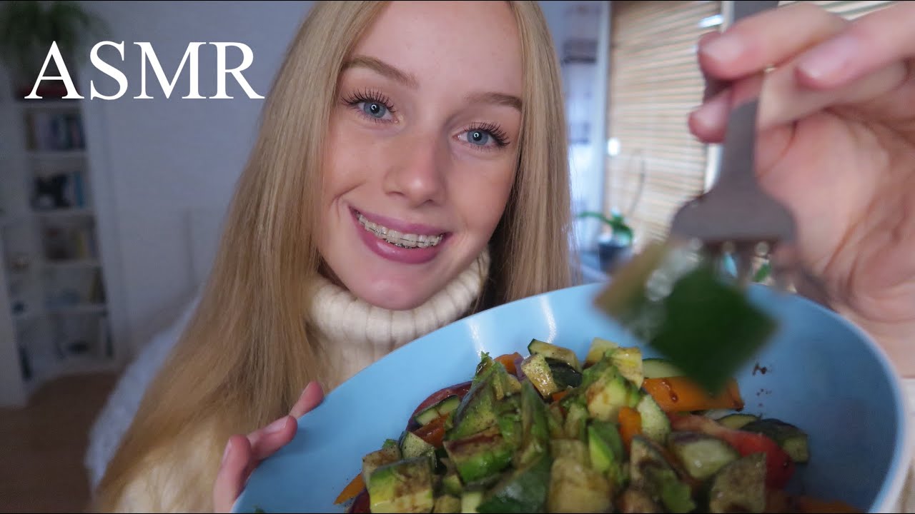 ASMR - Crunchy Mukbang & Whispering 🥰 |RelaxASMR