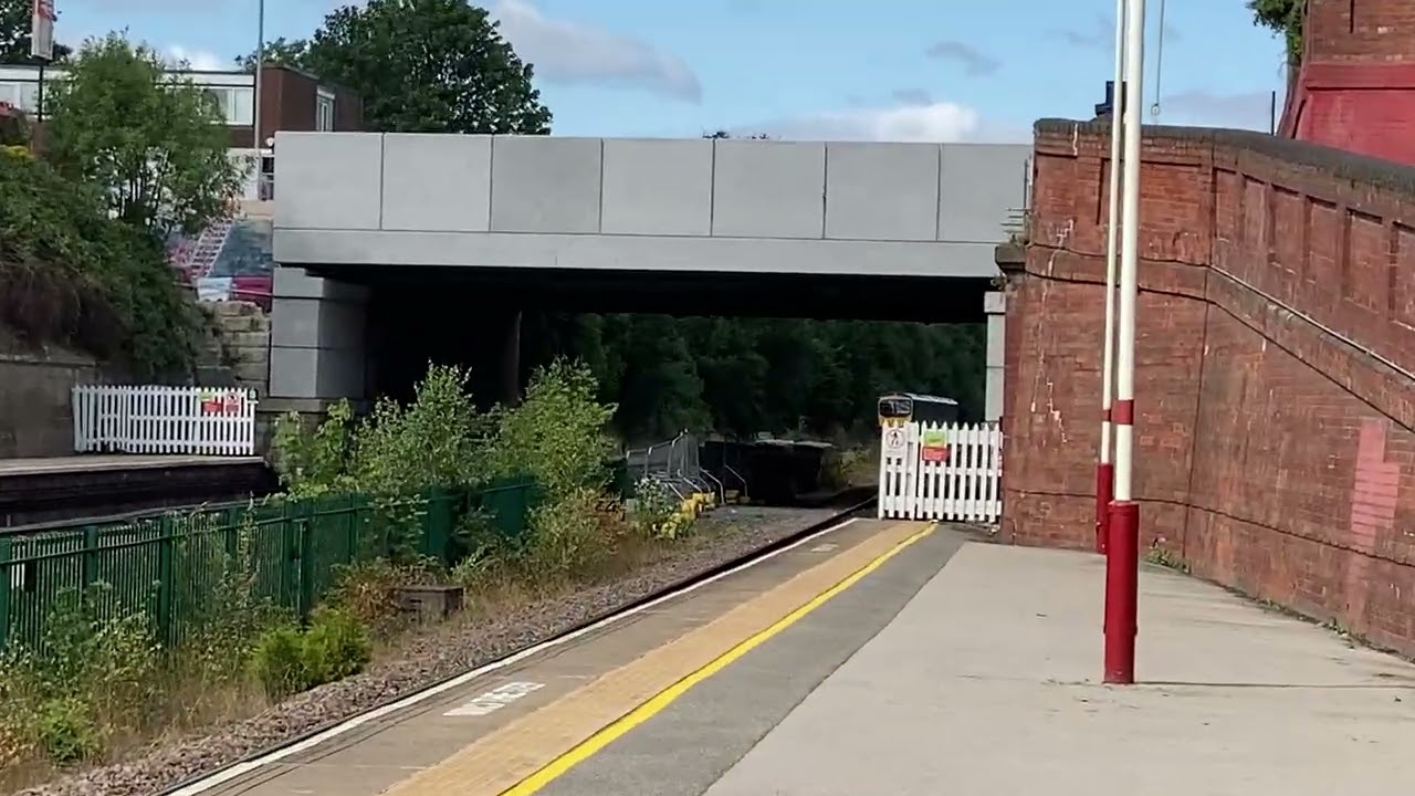 Class 185 Desiro at Crossgates Station!