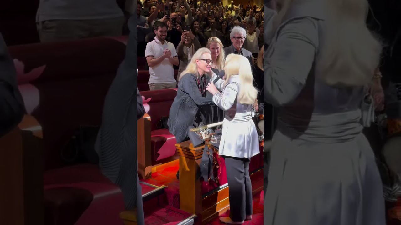 Adele Hugging Meryl Streep