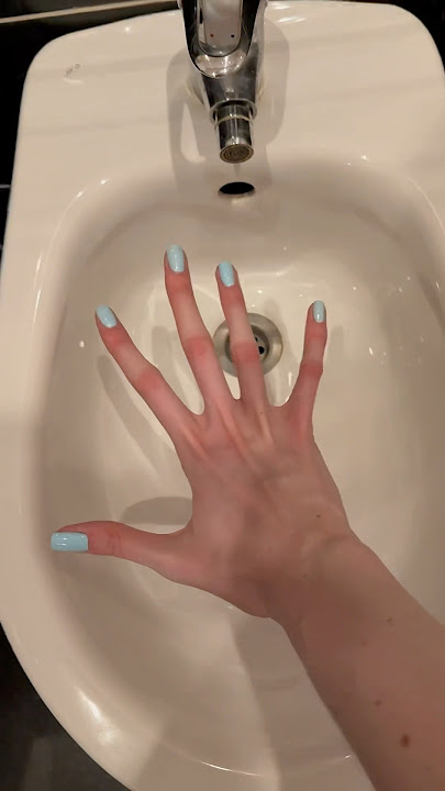 Feet and hands comparison with a bidet🤗#fyp #giant #tallgirl #height #hands #feet #comparison #cute