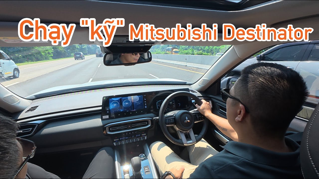 Chạy kỹ càng Mitsubishi Destinator ở Indonesia