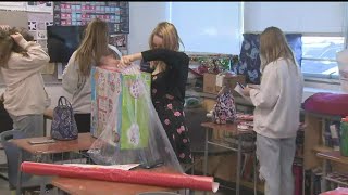 Students in East Hampton help spread holiday cheer