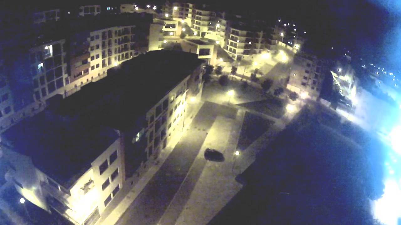 DJI sobrevoando Vialonga de noite