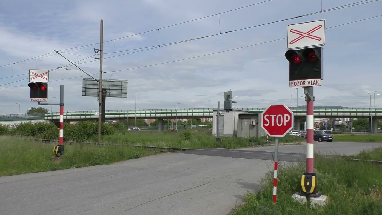 Železniční přejezd Prešov Košická (dlouhokšilťák)