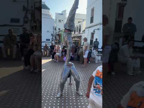 يبهران الجميع ثنائي الأكروبات بطنجة