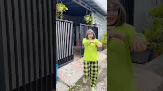 Kalo Ade yang minta emak pasti kasih