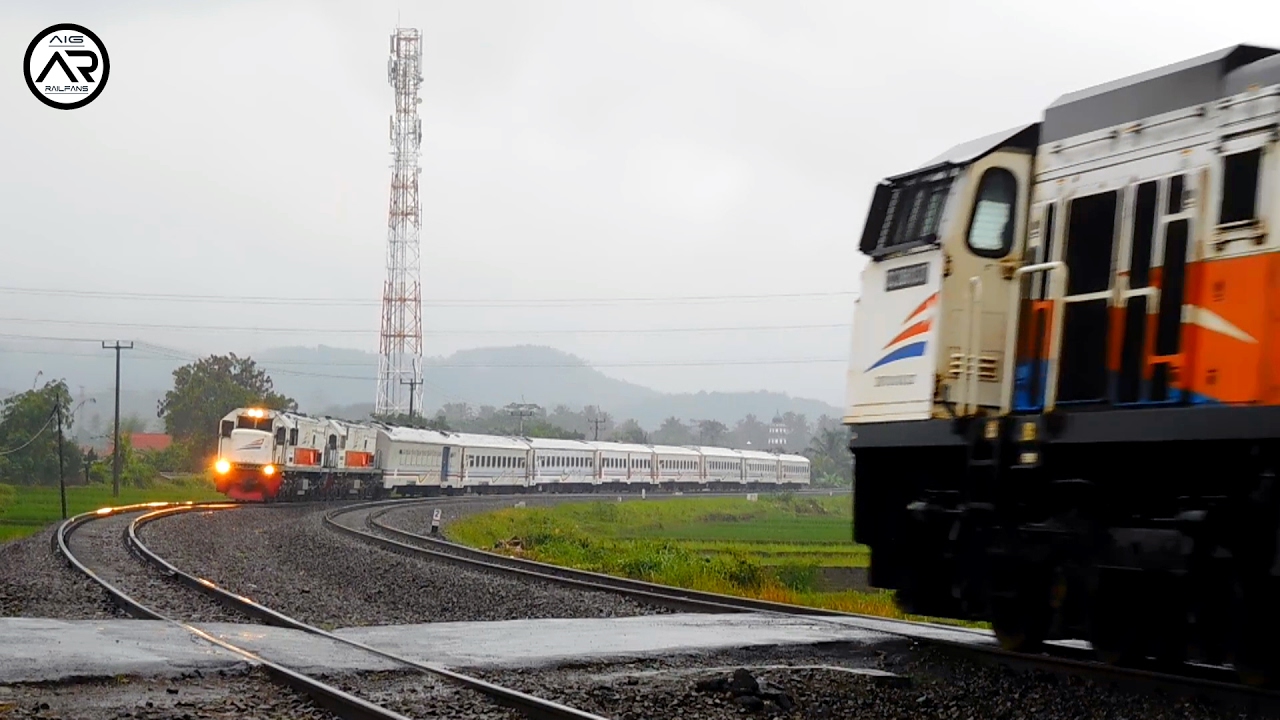 Momen Silang (Papasan) KA Serayu Pagi dengan KA Argo Parahyangan di Tiber PJL 271 Plered