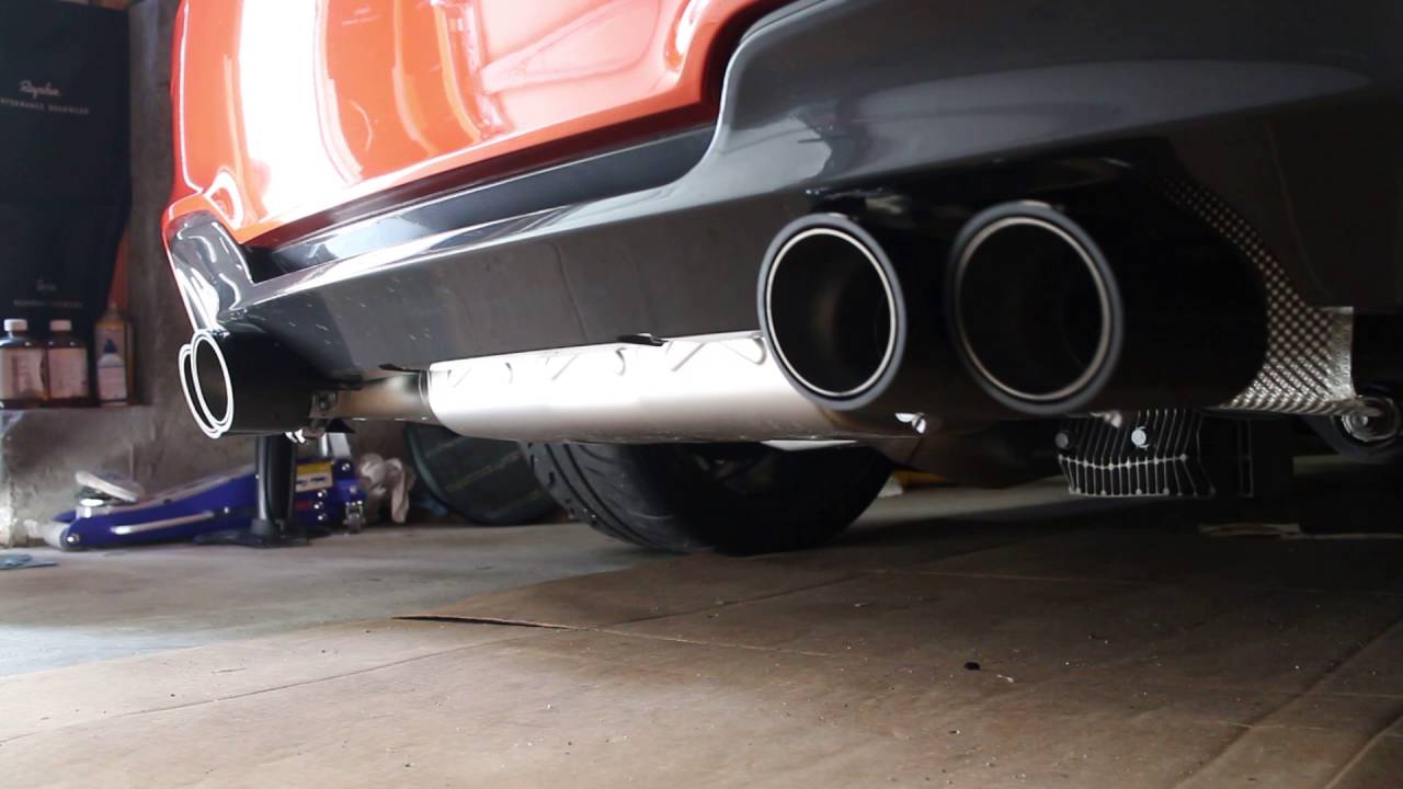 BMW 1M Coupe Akrapovic Slip-on exhaust startup - YouTube