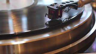 Kenwood KP 1100 Turntable with Denon DL 110 MC Cartridge Stylus plays Billy Field vinyl LP