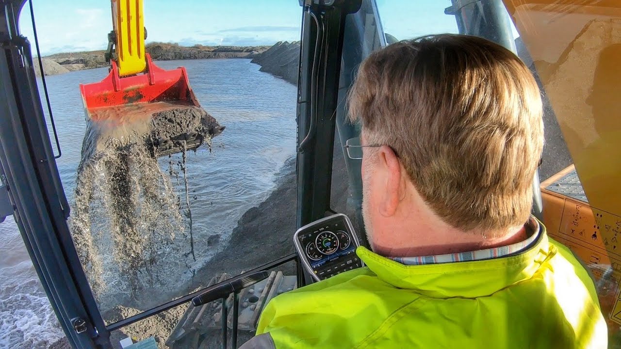 Hyundai HX900 Operator's View