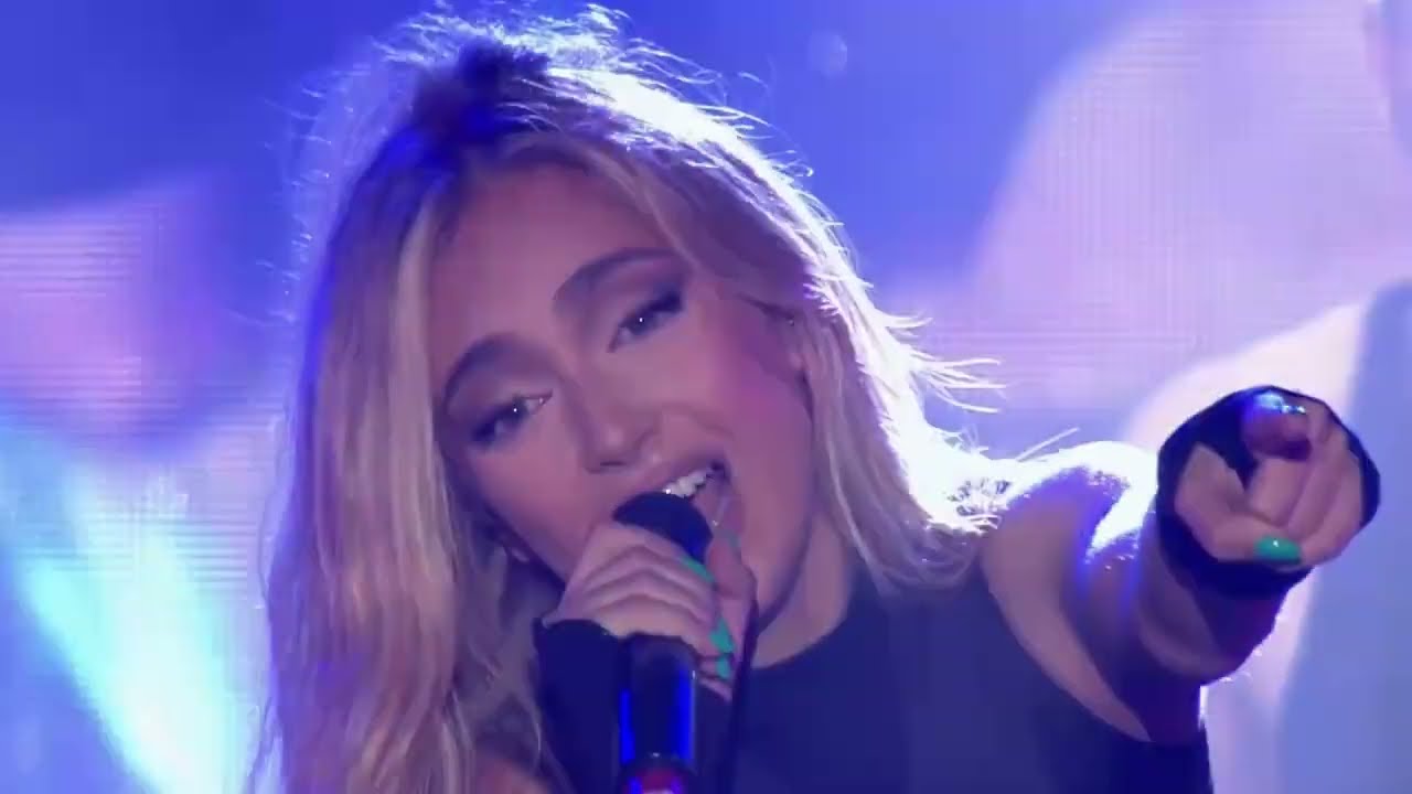 ANA MENA , A UN PASO DE LA LUNA LIVE