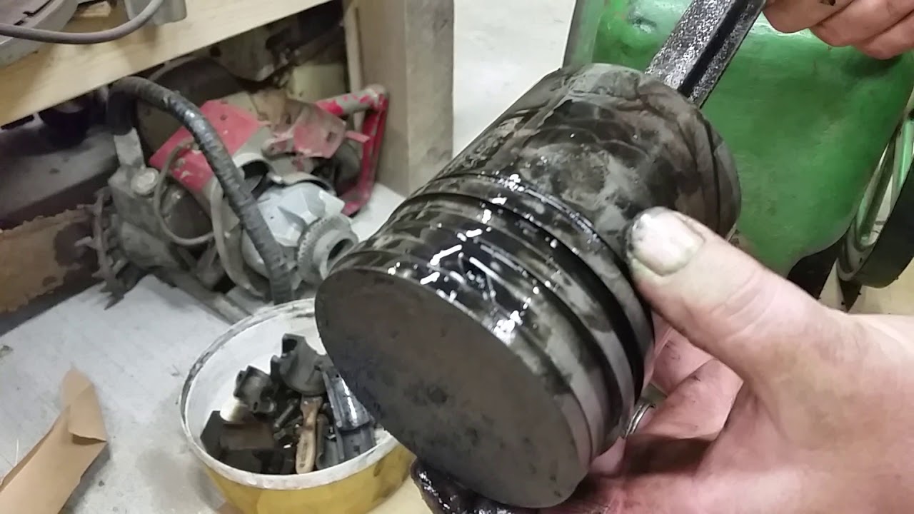 John Deere 1 1/2 hp hit miss engine rebuild series episode four Piston