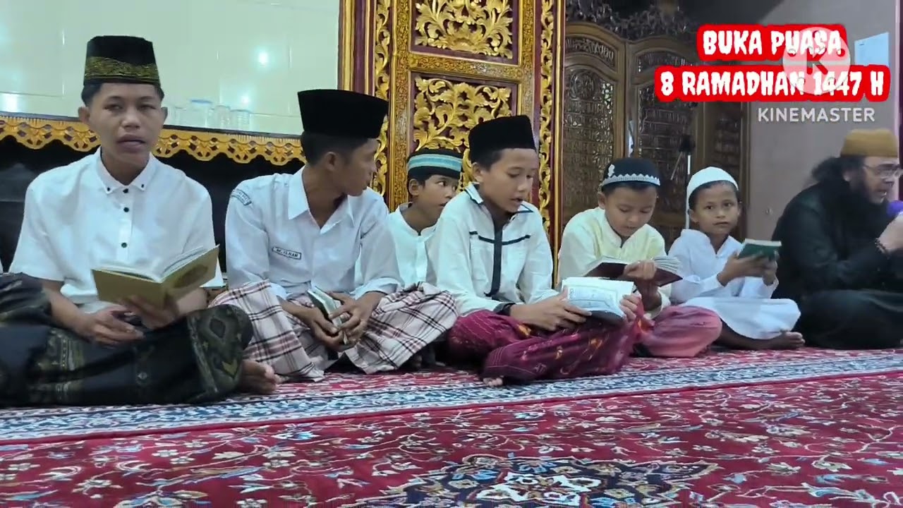 YM. SULTAN ISKANDAR MAHMUD BADARUDDIN Bersama Anak-anak yatim piatu Panti Asuhan Mahabatul Ummi
