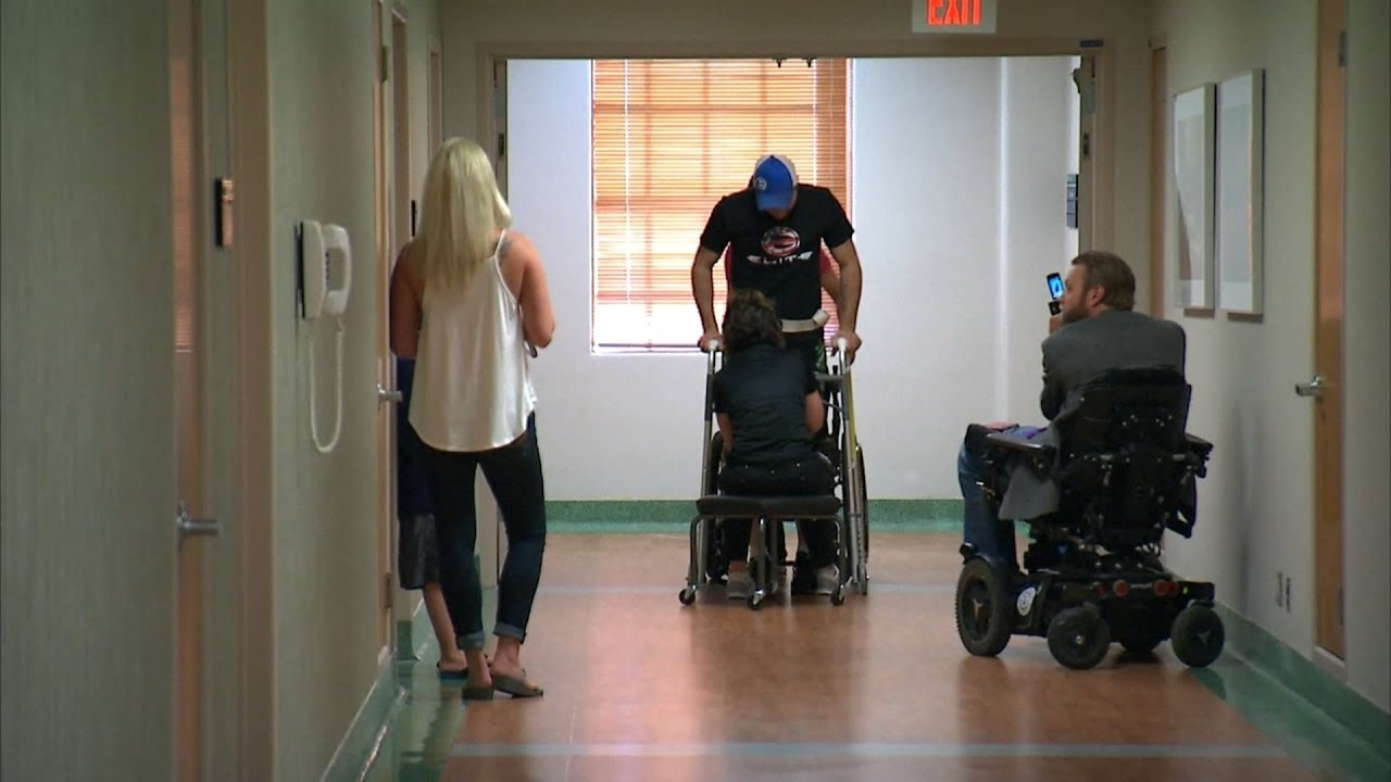 脊髓植入電子刺激器 助下肢癱瘓者可行走 20181102 公視早安新聞