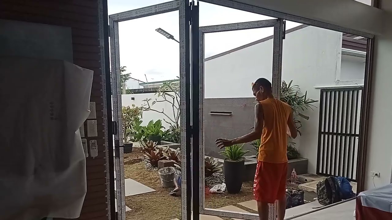 75 series Vfold door