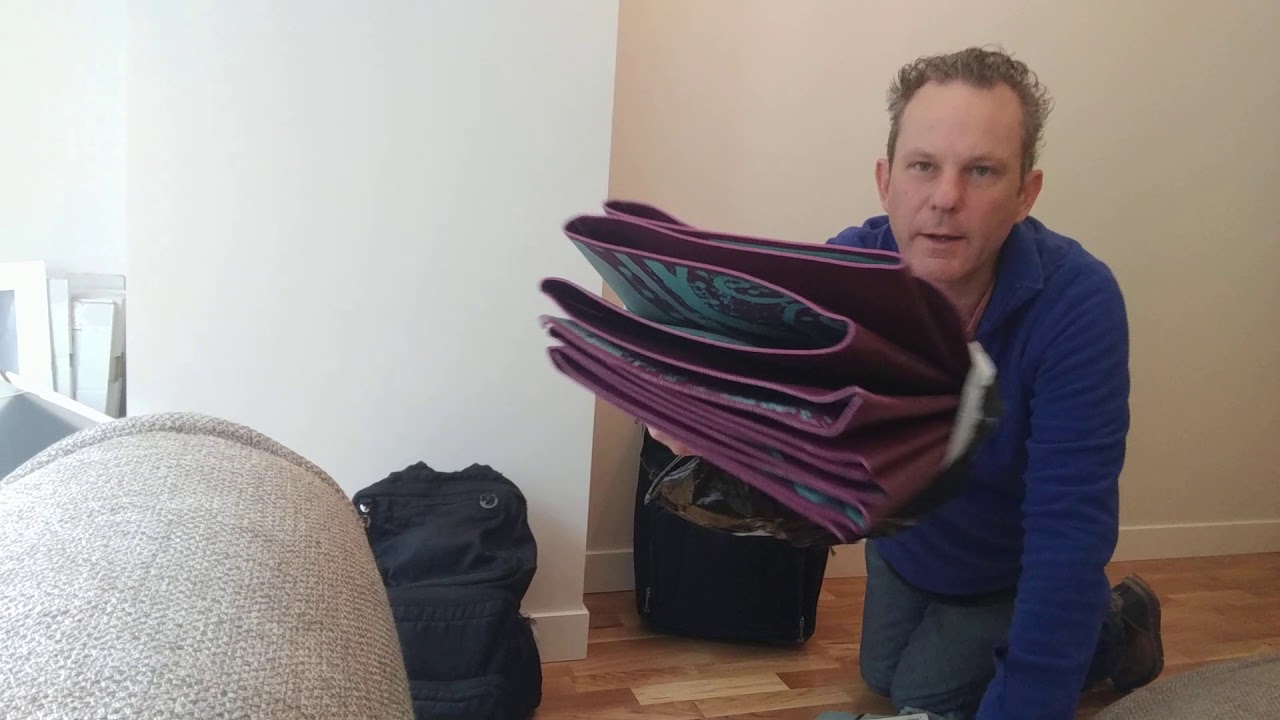 Travel yoga mat, yoga equipment for travelers