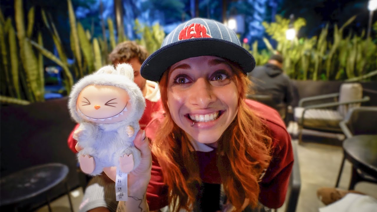 joven de 22 años adicta a labubus