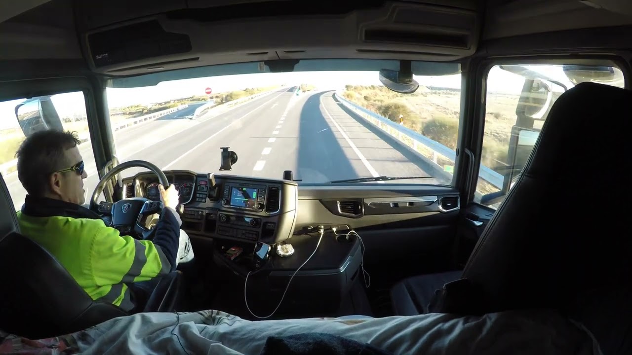 Viaje en Scania R500: Ruta de León a Girona 🚛 | Experiencia en la carretera