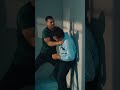 يضرب سارب الحراس في داخل 