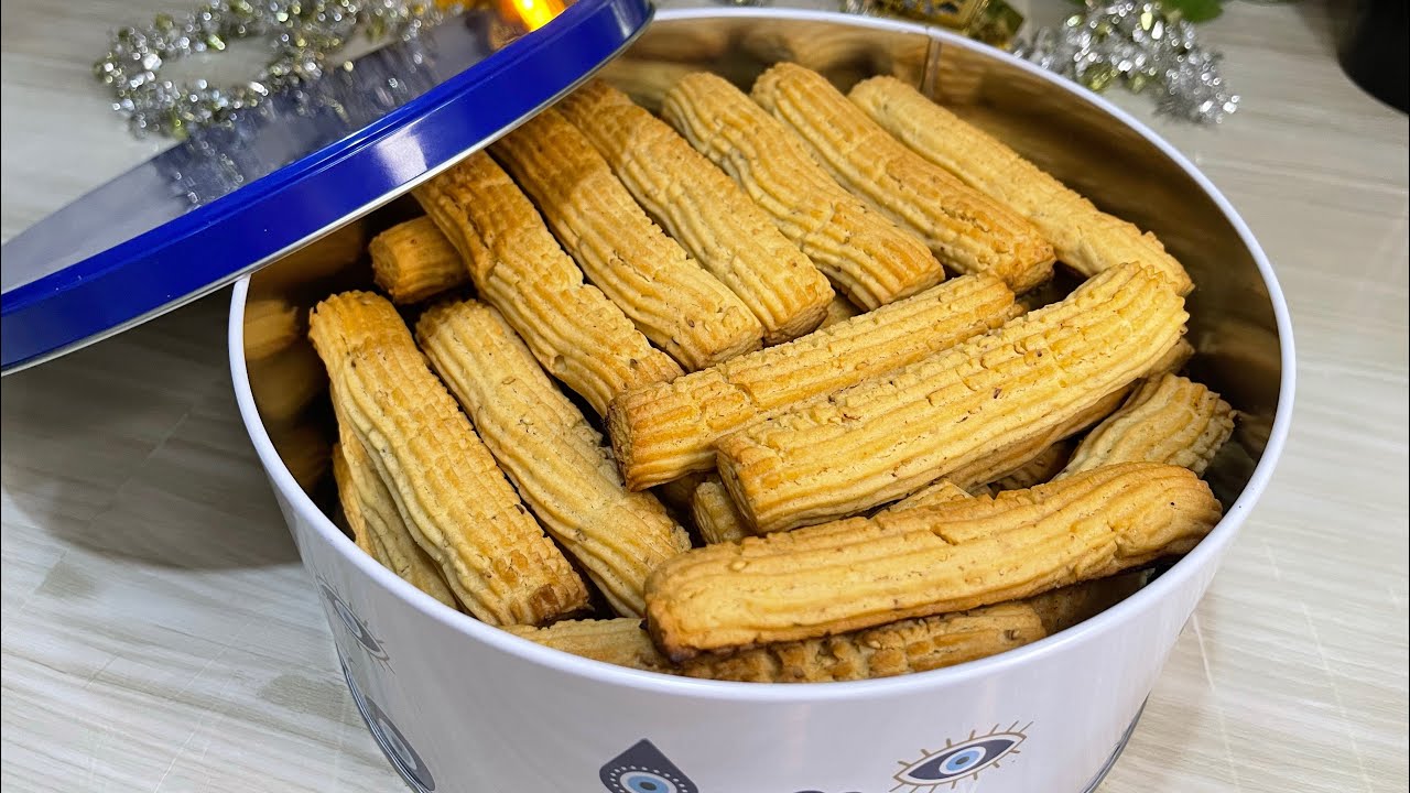 تحضيرات العيد 🌛حبيت نبدأ معاكم حلو العيد بأسهل و أبن حاجة 👌😋بشكوطو تونسي زمني من غير ماكينة 🇹🇳👌😋