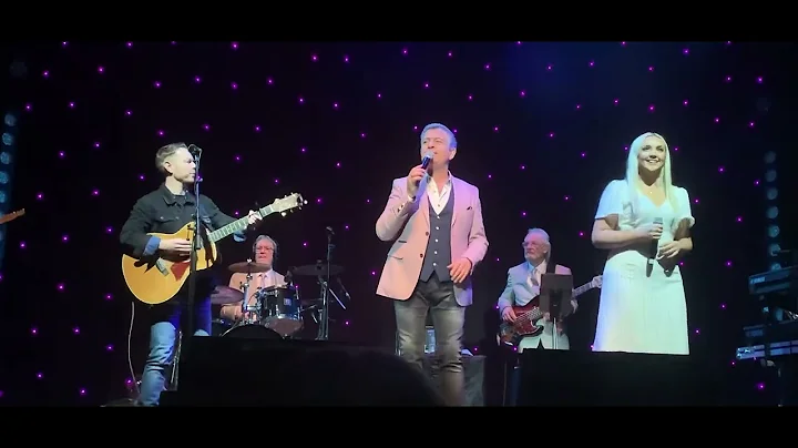 Dominic Kirwan, Gary Quinn & Stacey Breen singing ...