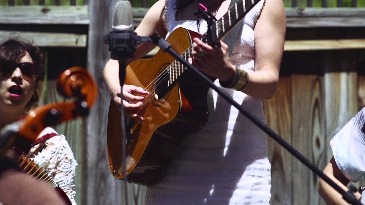 Ver DANA FALCONBERRY, "SNAIL SHELLS" Live at the Lodge no YouTube Ver DANA FALCONBERRY, "SNAIL SHELLS" Live at the Lodge no YouTube