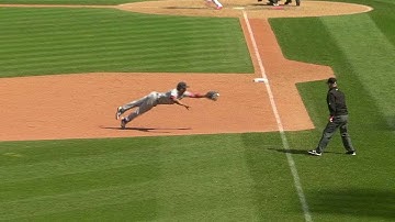 KC@CLE: Cuthbert flashes his leather with diving stop