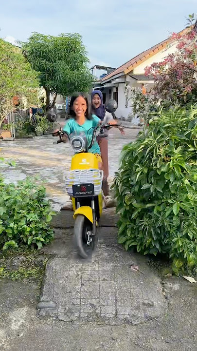 Belajar naik sepeda listrik #shorts