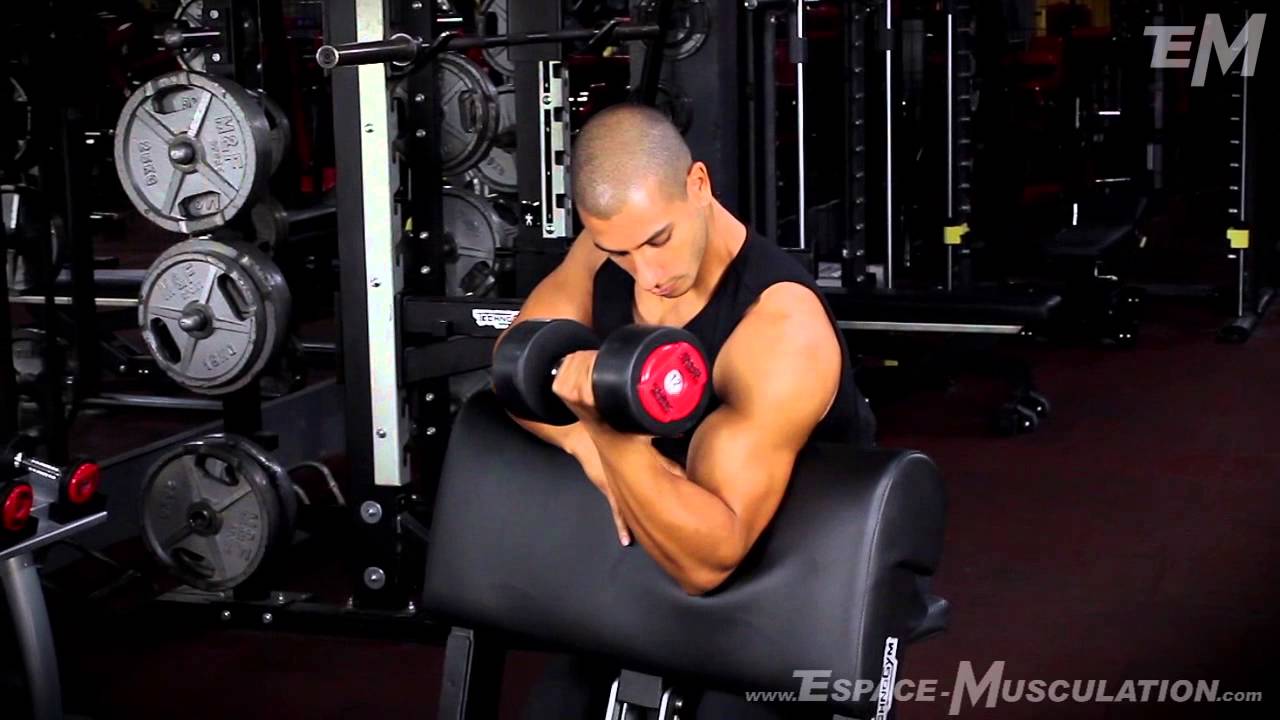 Curl haltère au Larry Scott - Exercice de Musculation Biceps - YouTube