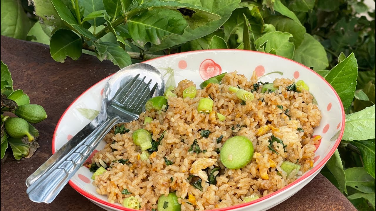 กินข้าวกันครับ ข้าวผัดไข่ ใส่คะน้ากรอบๆ 😋| ภูสไตล์ Phu Style