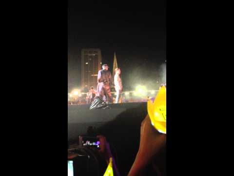 [FANCAM] GDTOP - High High (20130920 - Singapore GP)