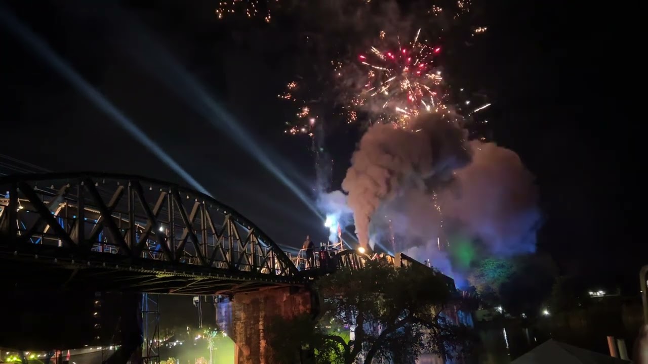 พลุงามๆ