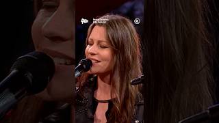 Download Lagu Floor Jansen \u0026 Douwe Bob - Hope | Beste Zangers: KiKa Special MP3