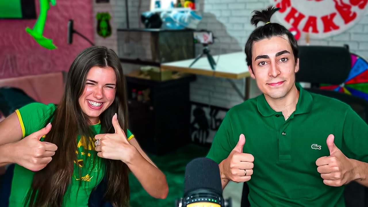 qué guapa la de la derecha 💅
