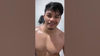 Cowok ganteng berotot gempal sexy