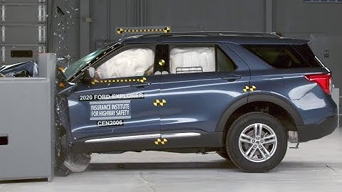 2020 Ford Explorer driver-side small overlap crash test (extended footage)