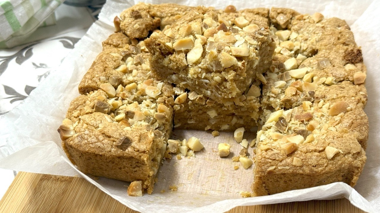 Brownie de chocolate blanco y nueces de macadamia. Una delicia!