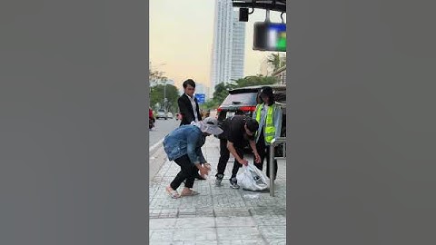 Protect the poor girl [CONDA NGUYEN] #condanguyen #kindness #goodman #hero #action #help #respect