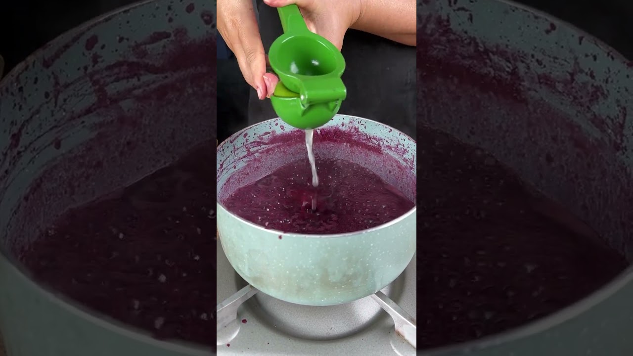 Healthy jam with only 3 ingredients. No sugar or sweetener.