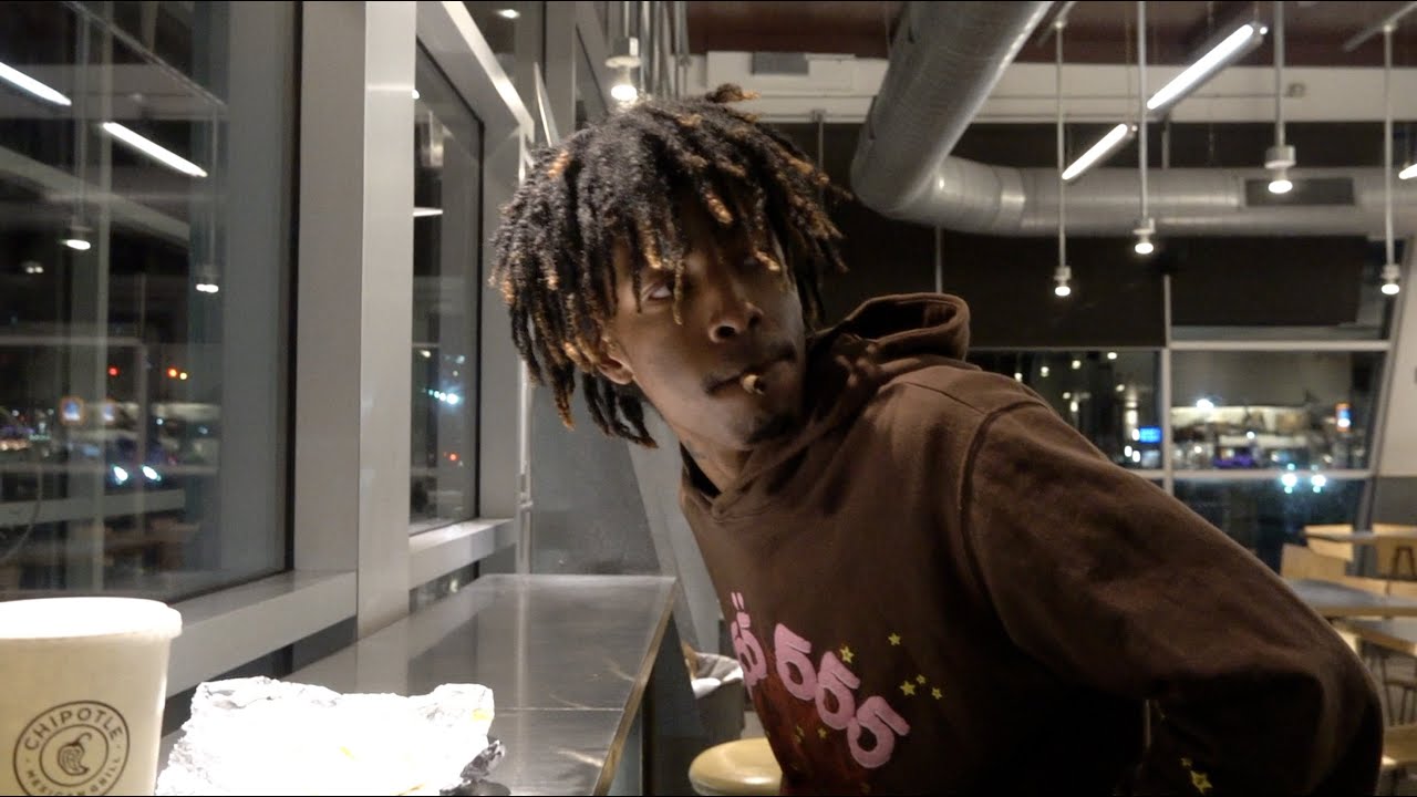 скручиваем деревяшку, а затем скручиваем буррито